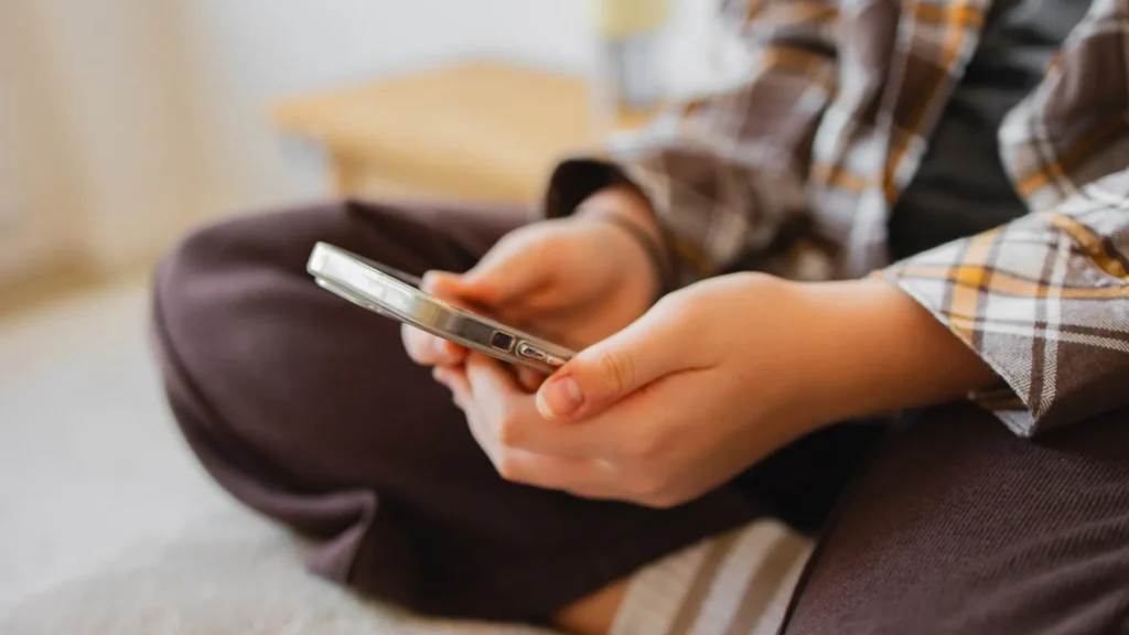 スマホチェックを正当化される関係の危うさ